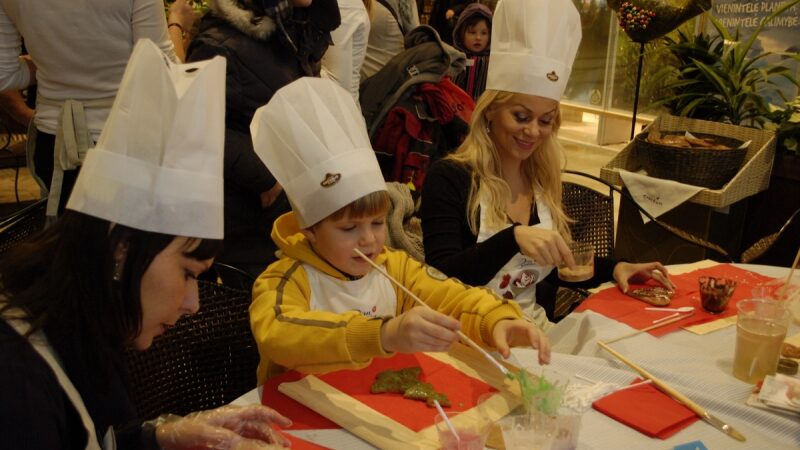 Vaikų namų auklėtiniai gavo meduolinius Advento kalendorius