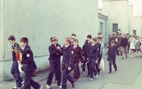 Artėjant naujiems mokslo metams – patarimai, kaip tinkamai bendrauti su vaiku