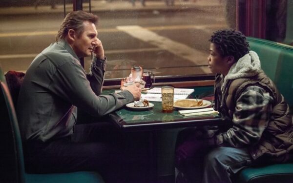 Veiksmo trileryje „Vaikštant tarp antkapių“ Liamas Neesonas vaikysis šaltakraujus žudikus