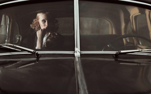 „Tylūs šiurpuliukai“: naujausią savo šukuosenų kolekciją A.Valaitis pristato it mistinį filmą (video)