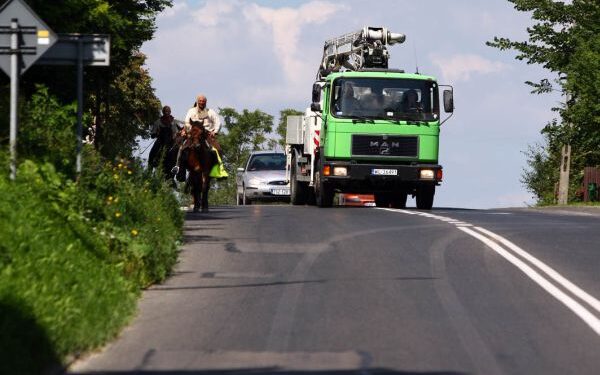 „Meilės žygio Valdovų keliu“ raitelius Lenkijoje alina karštis ir pavojingi keliai