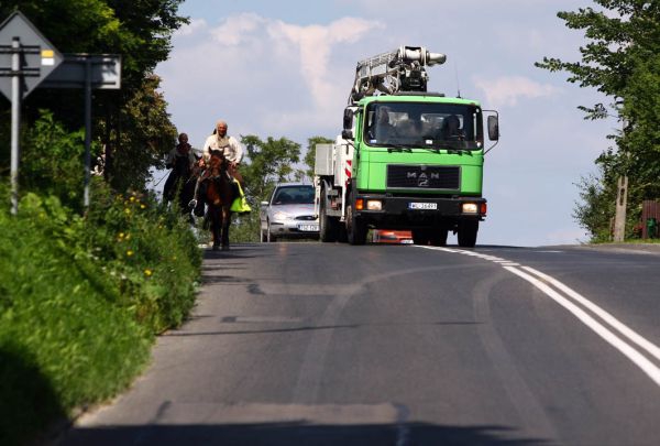 „Meilės žygio Valdovų keliu“ raitelius Lenkijoje alina karštis ir pavojingi keliai