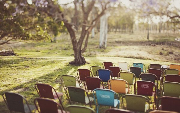 Tris kartus nuo altoriaus bėgusi nuotaka ištekėjo už savo pamergės