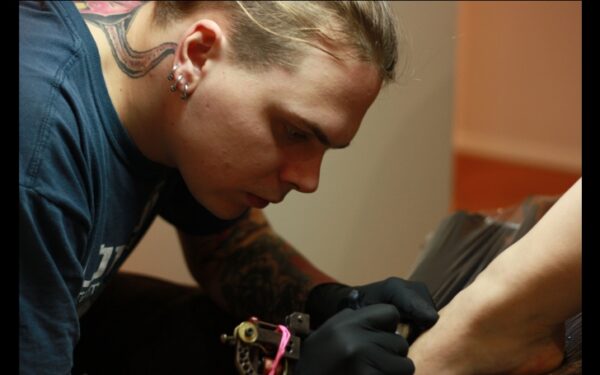 Kaip tu atrodysi, kai pasensi? Interviu su tatuiruočių meistru Vilium