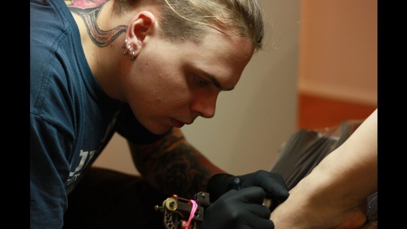 Kaip tu atrodysi, kai pasensi? Interviu su tatuiruočių meistru Vilium