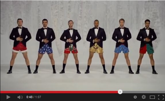 Vyriška alternatyva „dainavimui papais“ – „Jingle Balls“ (video)