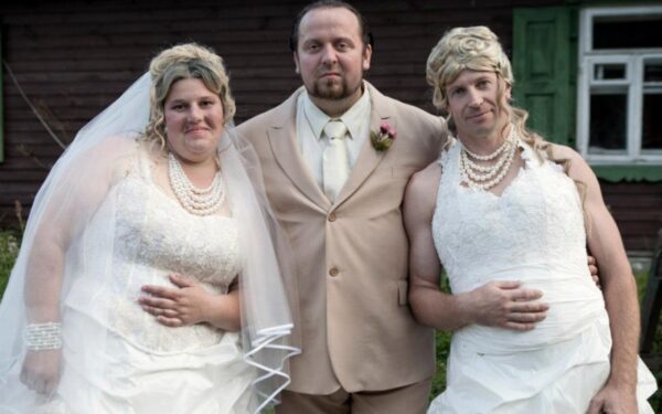 Veiksmo komedija „Redirected / Už Lietuvą!“ – subalansuota ir moterims