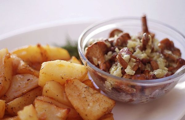Sekmadienio receptas - orkaitėje keptos itališkos bulvytės su voveraitėmis