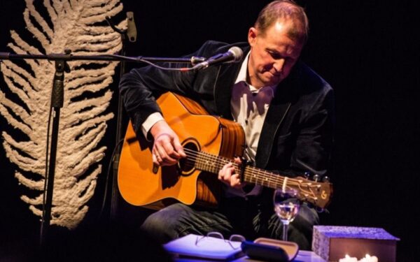 Kodėl Vytautas V. Landsbergis ragina tautiečius pasiimti gitarą ir važiuoti į Ameriką? (interviu)