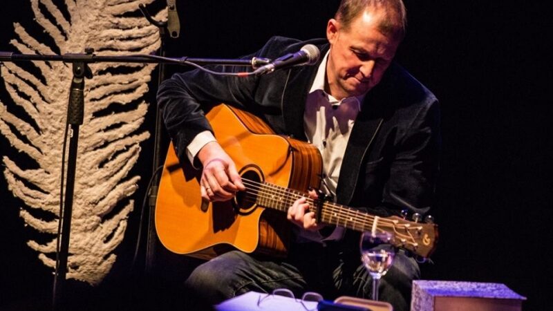 Kodėl Vytautas V. Landsbergis ragina tautiečius pasiimti gitarą ir važiuoti į Ameriką? (interviu)