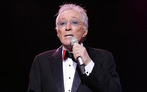 Neįveikęs kovos su vėžiu mirė legendinis JAV dainininkas