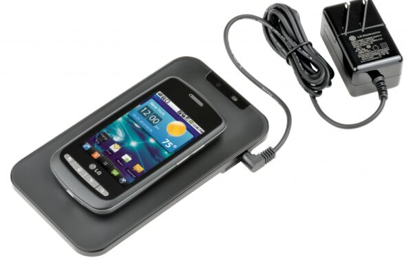 LG sukūrė bevielį mobiliųjų telefonų pakrovėją