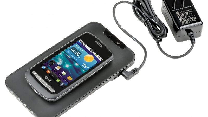 LG sukūrė bevielį mobiliųjų telefonų pakrovėją