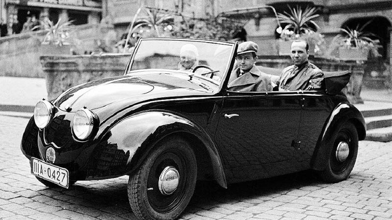 Kas bendro tarp A. Hitlerio ir Volkswagen? (Foto)