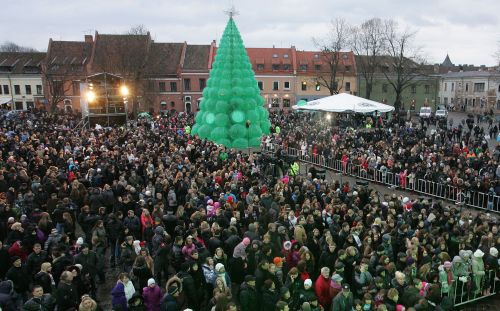 Smaragdinė Kauno Kalėdų eglė sulaukė užsienio žiniasklaidos dėmesio