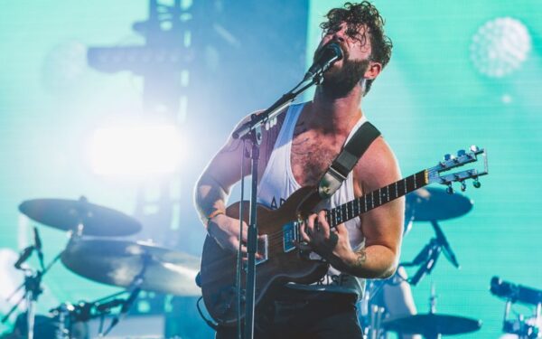 Pažintis su „Foals“: 10 būtinų išgirsti roko grupės dainų