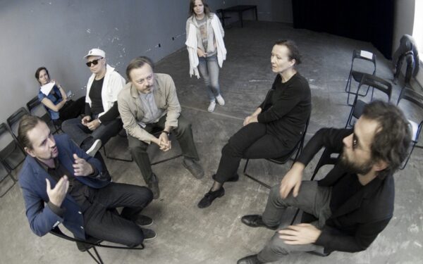 15-tasis jubiliejinis OKT/Vilniaus miesto teatro sezonas: „Žuvėdros“ premjera, festivalis, intensyvios gasrolės ir nuolatinė kova už būvį