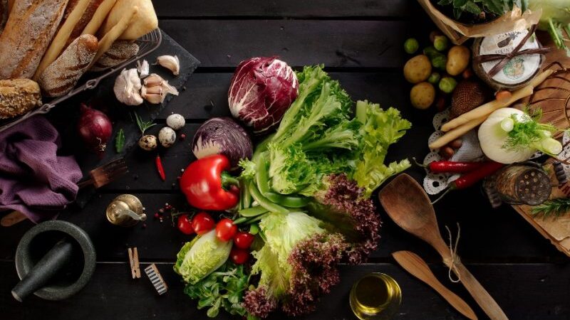 Kodėl pavasarį naudinga valgyti žalumynus? (+ receptas)