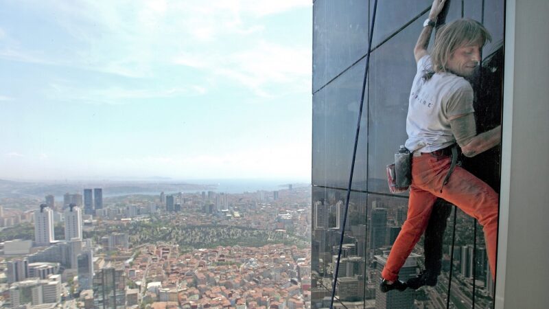 „Žmogus voras“  įkopė į aukščiausią Turkijos dangoraižį