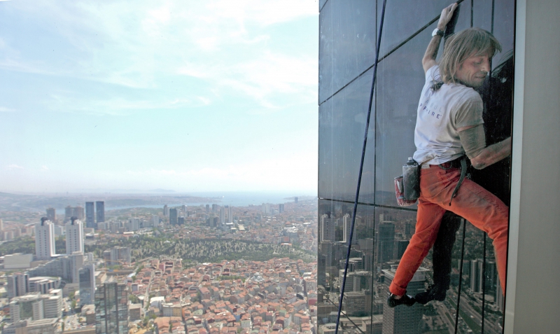 „Žmogus voras“  įkopė į aukščiausią Turkijos dangoraižį