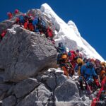 Everestas šiandien: žmonių grūstys ir pavojai