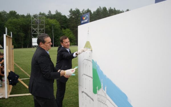 Sostinei pristatyta spalvingai atnaujinta Vingio parko estrada