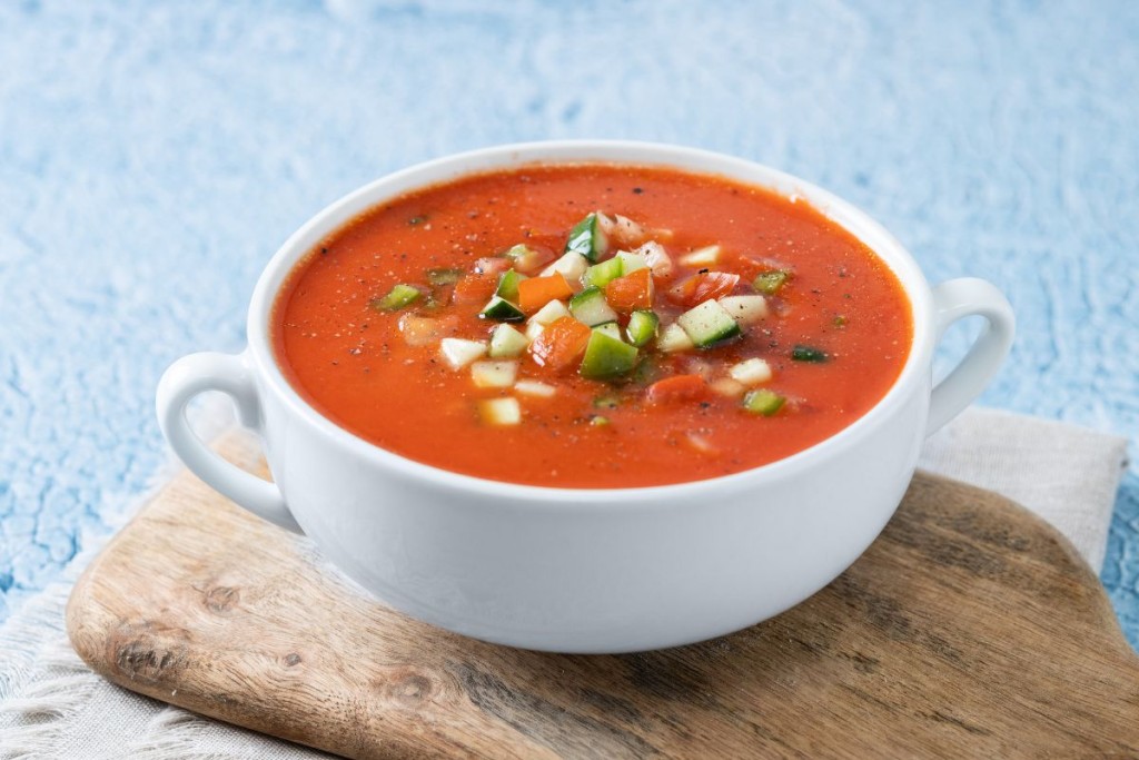 pomidorų-sultys-Gazpacho-sriuba-su-pomidorų-sultimis - Laikas.lt Pomidorų sultys. Gazpacho sriuba su pomidorų sultimis