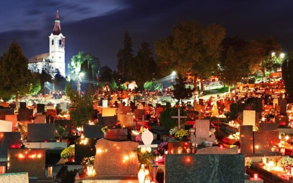 Kovėsi už Ukrainos laisvę: Antakalnyje pašventintas paminklas lietuviui kariui