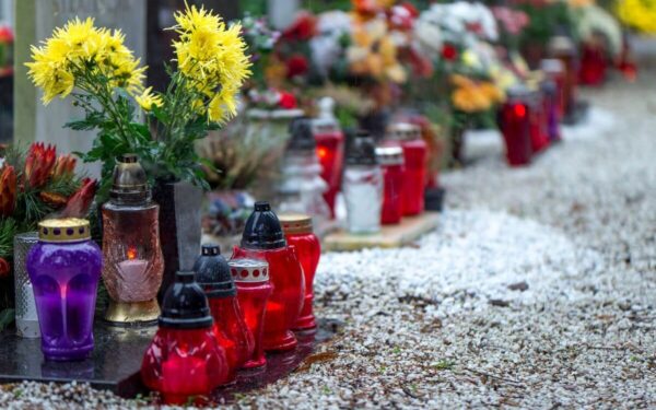 Kapų žvakės Lietuvoje nemokamai. Pasakė, kur ir kada dalins