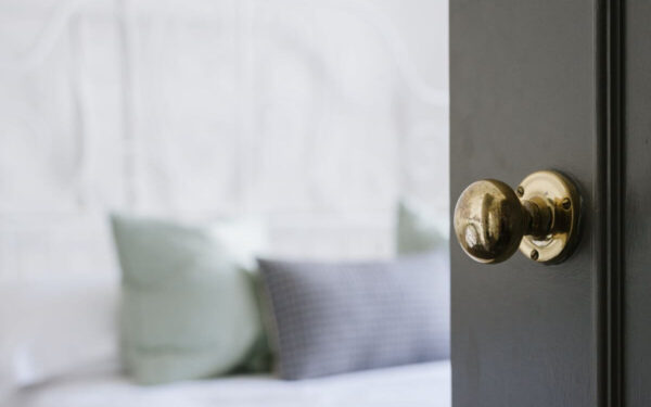 Kodėl svarbu uždaryti miegamojo duris naktį?