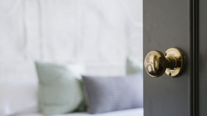 Kodėl svarbu uždaryti miegamojo duris naktį?