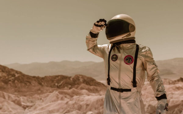 Mados namai „Prada“ sukūrė skafandrą nusileidimui į Mėnulį, kuris planuojamas 2026 m.