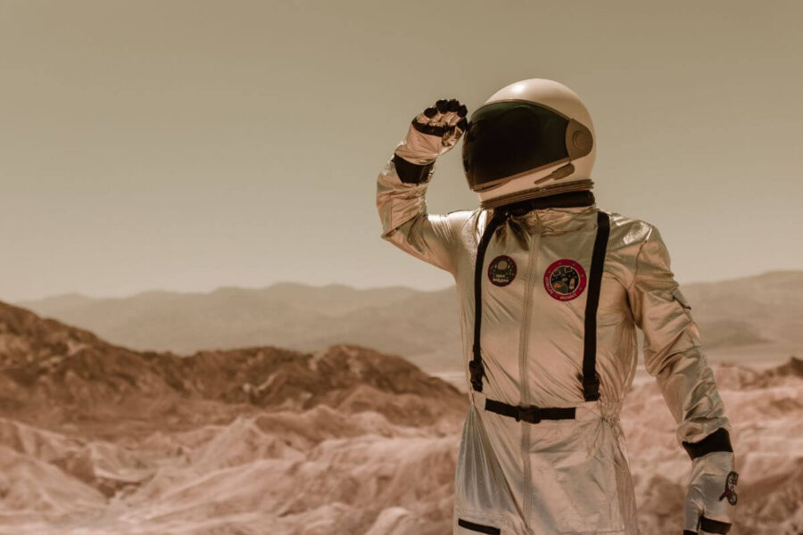 Mados namai „Prada“ sukūrė skafandrą nusileidimui į Mėnulį, kuris planuojamas 2026 m.