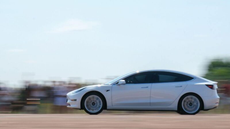 Tesla pažadėjo sukurti pigų elektromobilį.  Kūrimas turėtų prasidėti pirmoje 2025 m. pusėje
