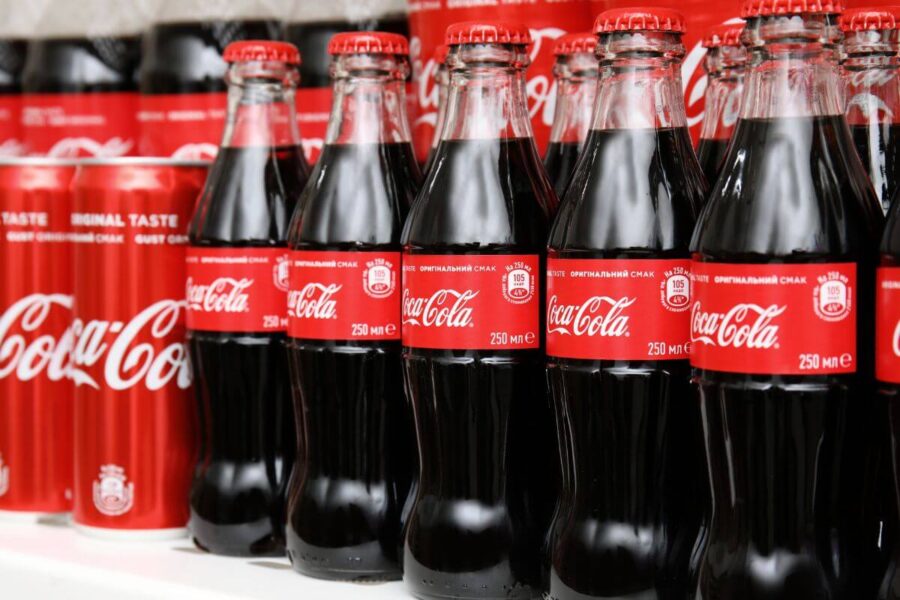 „Coca-Cola“ Austrijoje dėl galimų metalo dalelių iš prekybos išima 28 mln. butelių