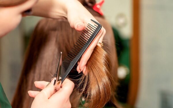 Mėnulio plaukų kirpimo kalendorius 2024 m. lapkričio mėnesiui: astrologė pasidalino palankiomis dienomis