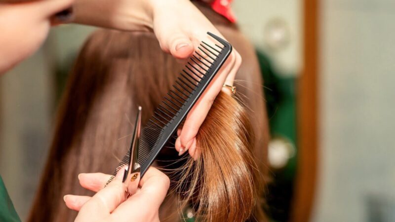 Mėnulio plaukų kirpimo kalendorius 2024 m. lapkričio mėnesiui: astrologė pasidalino palankiomis dienomis