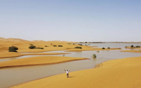 Po 50 metų pertraukos Saharos dykumą užtvindė liūtys (Nuotraukos ir video)