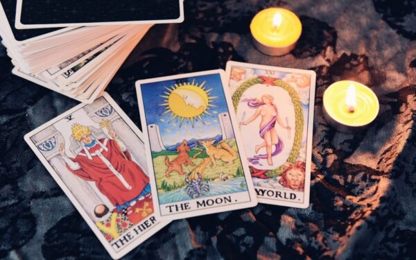 2024 metų spalio 21–27 d. Taro prognozė: dviem Zodiako ženklams intuicija taps stipriausiu ginklu