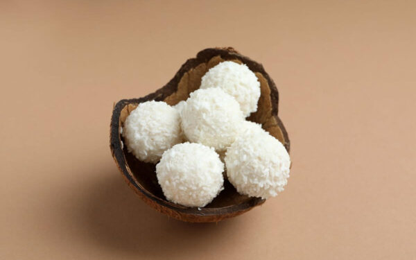 Greitai pagaminami kokosiniai saldainiai jūsų šventiniam stalui