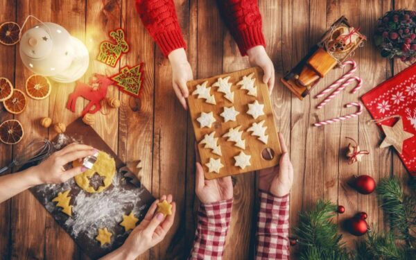 10 kūrybingų idėjų kalėdinėms tradicijoms šeimoje kurti