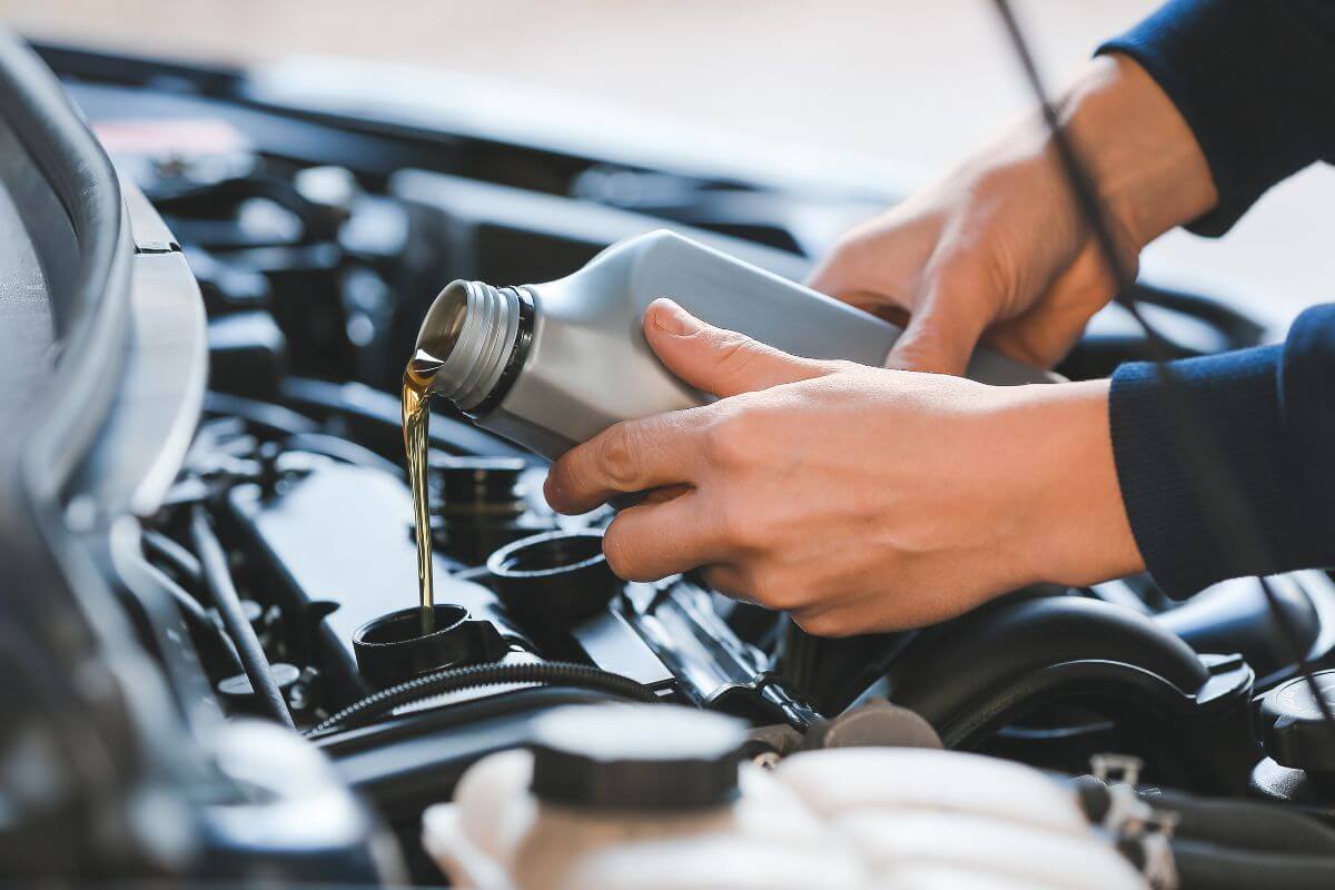 Automobilių priežiūros patarimai. Nepraleiskite pagrindinių techninės apžiūros paslaugų