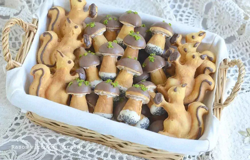 Biskvitiniai grybukai ir voveraitės receptas