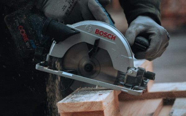 „Bosch” darbuotojų mažinimo planai Vokietijoje sukėlė grėsmę 8,000–10,000 darbo vietų