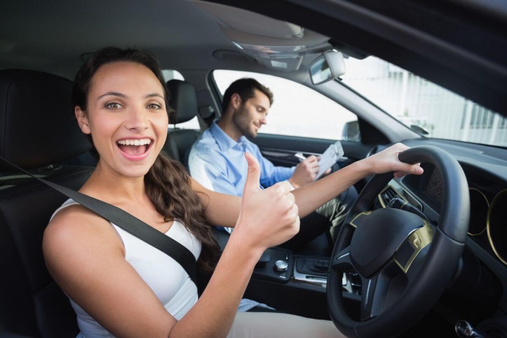 Dovanos automobilių mylėtojams. Vairavimo pamokos