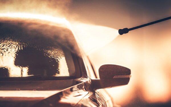 Ekspertų teigimų šių klaidų geriau nebekartoti plaunant automobilį žiemą