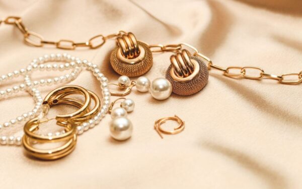 Kokius papuošalus rinktis 2025 metais? Visos tendencijos