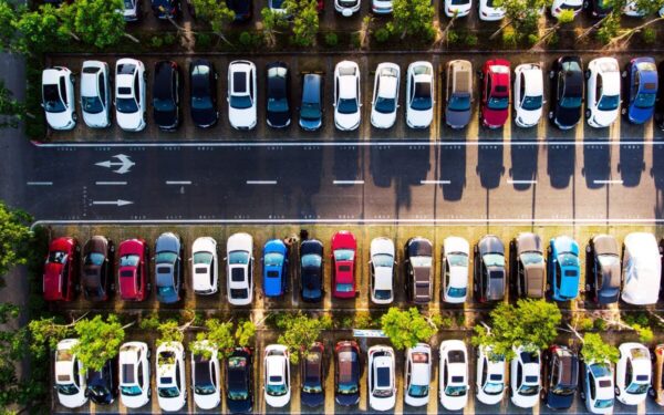 ES didžiausia politinė grupė siekia susilpninti 2035 m. vidaus degimo variklių draudimą