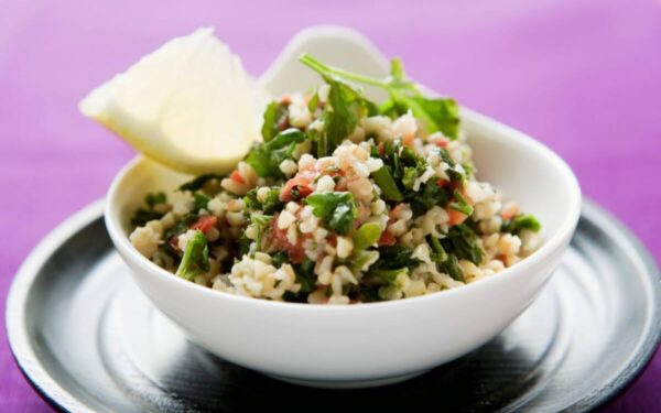 Kūčių patiekalas: spanguolių mišrainė su perlinėm kruopom