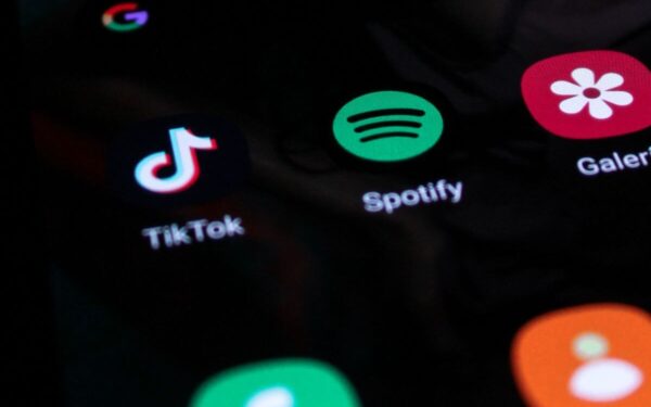 Europa pradeda tyrimą TikTok dėl kišimosi į rinkimus po Rumunijos rinkimų